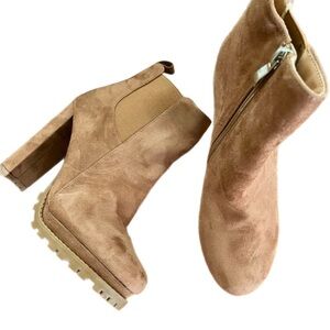 New Boots Platform Caramel Tan Sueded Lug Sole Stacked High Heel 7.5 High Ankle